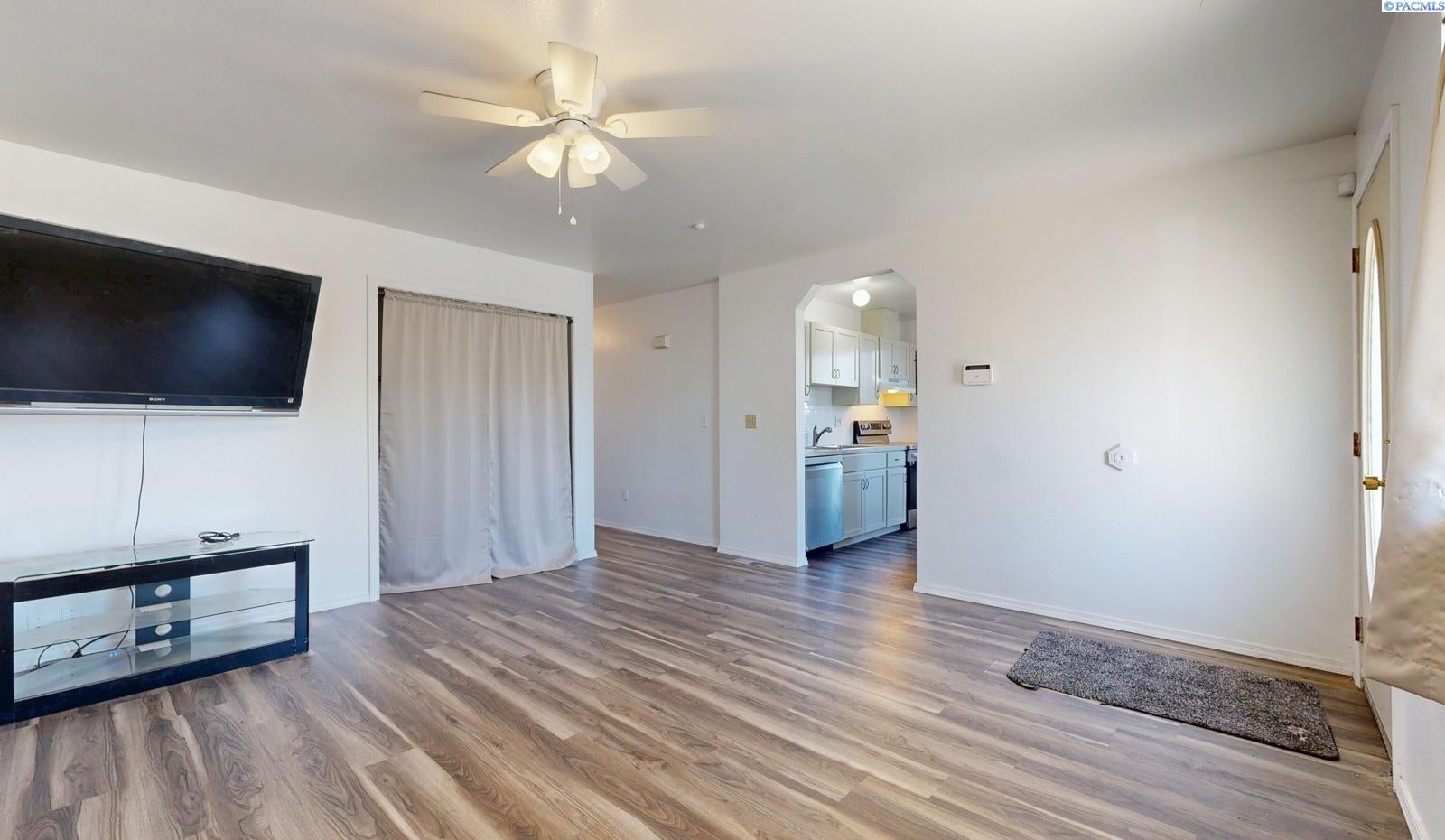 862 Ismo Loop Sunnyside, WA 98944 - Photo 4 of 14 Gallery Image 4