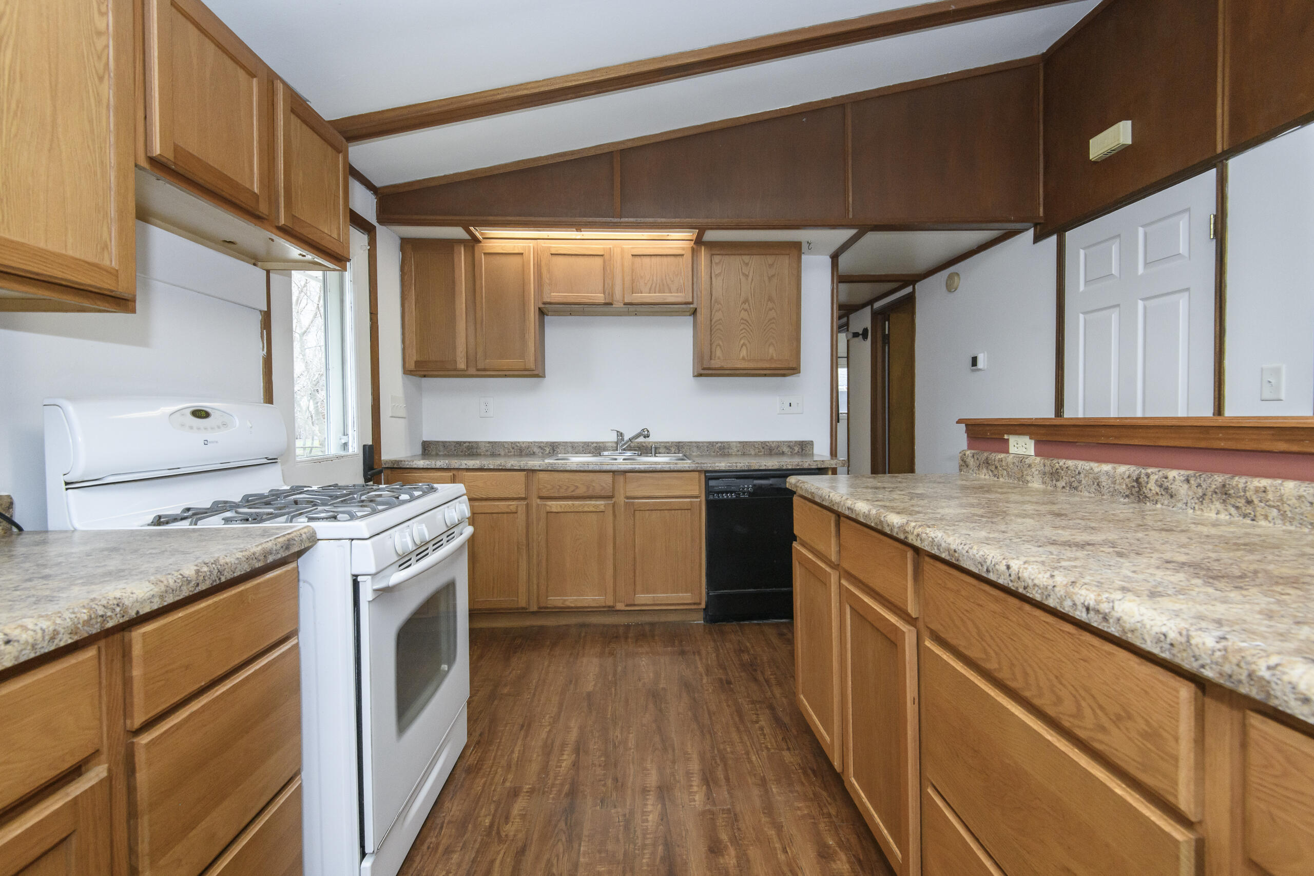 7501 East Wind Lake Road Norway, WI 53185 - Photo 8 of 30 Kitchen