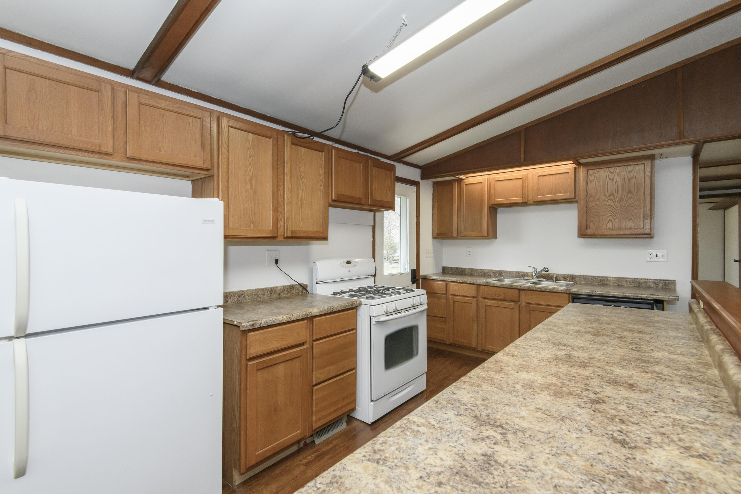 7501 East Wind Lake Road Norway, WI 53185 - Photo 9 of 30 Kitchen