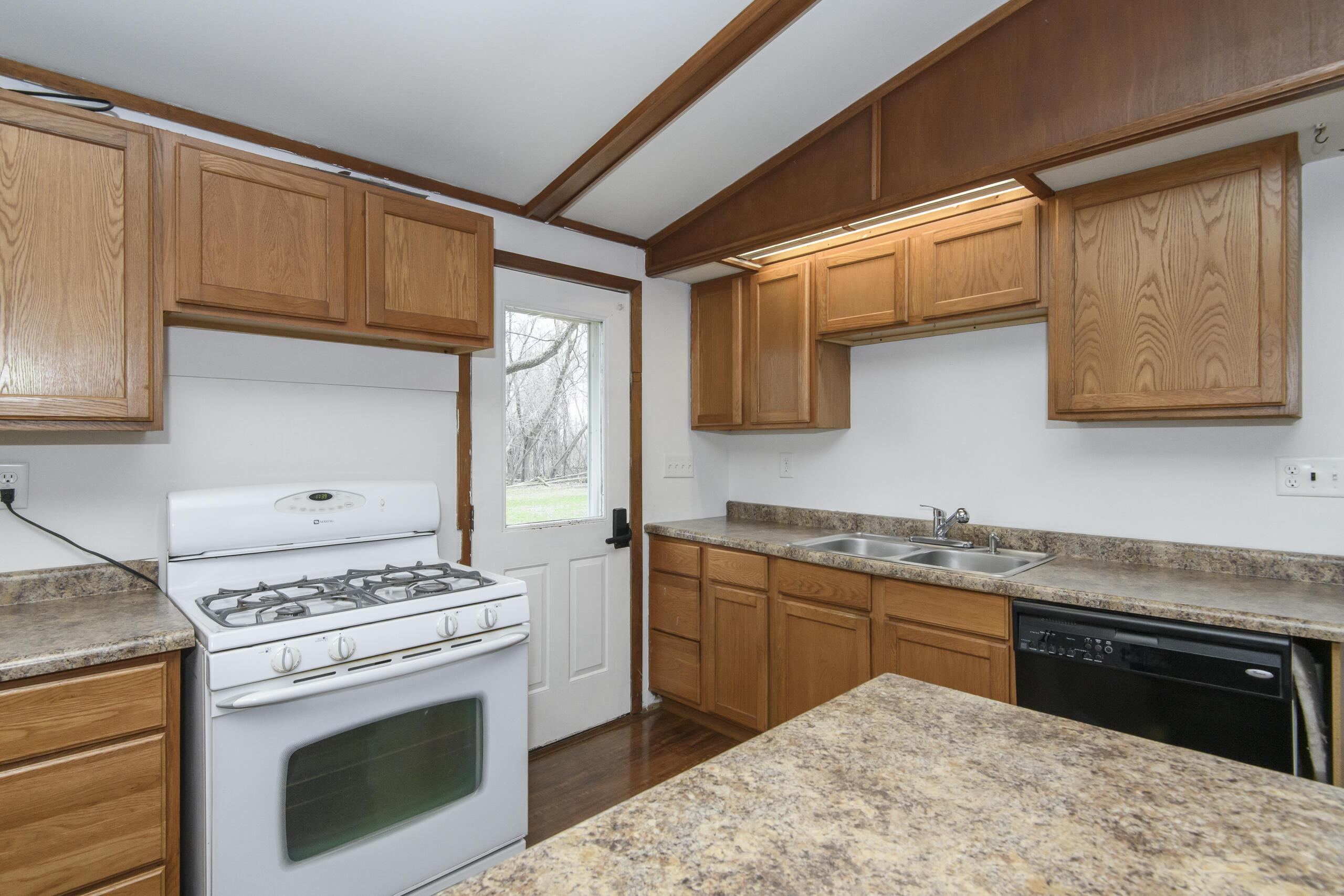 7501 East Wind Lake Road Norway, WI 53185 - Photo 10 of 30 Kitchen