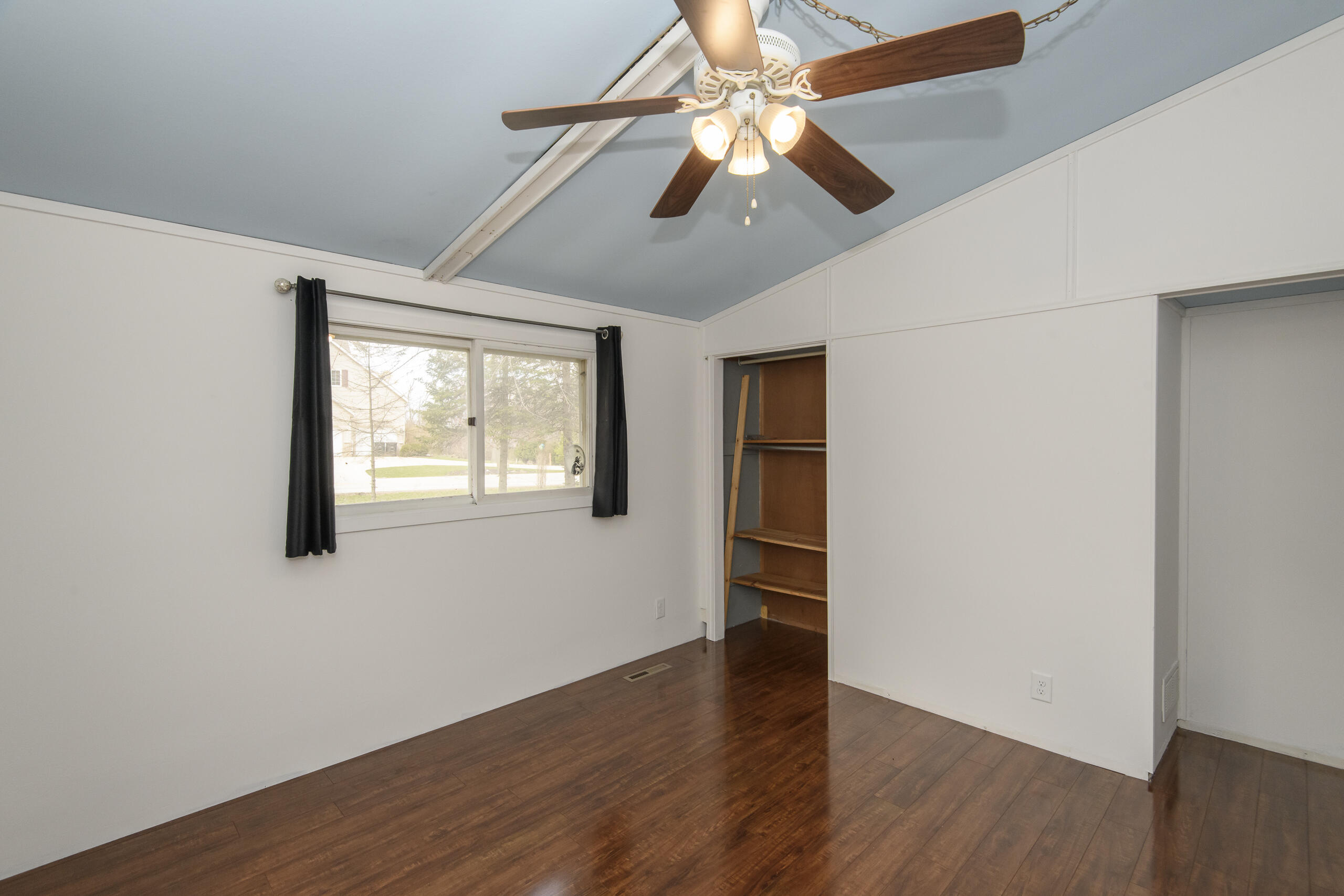 7501 East Wind Lake Road Norway, WI 53185 - Photo 17 of 30 2nd bedroom