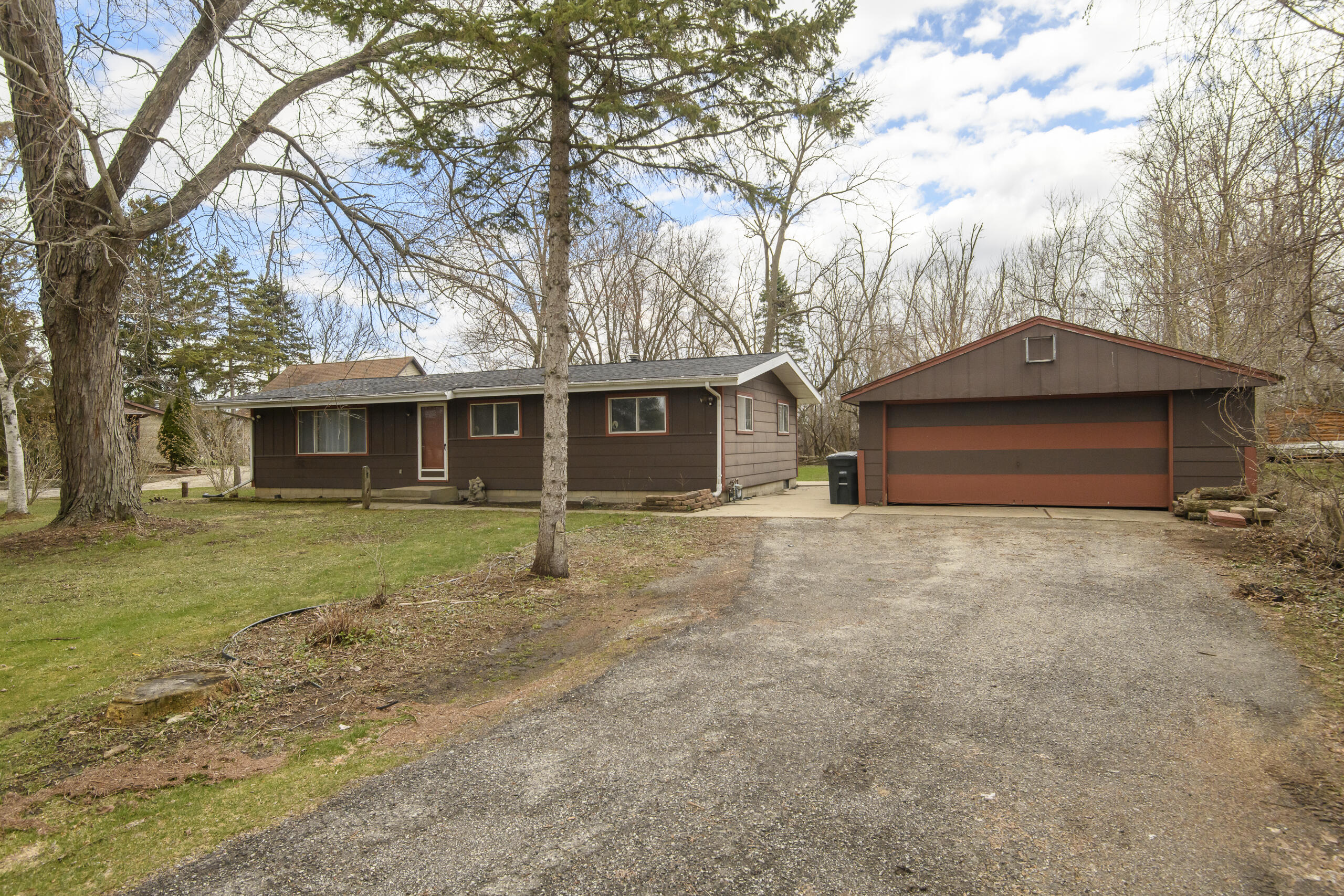 7501 East Wind Lake Road Norway, WI 53185 - Photo 24 of 30 Huge garage