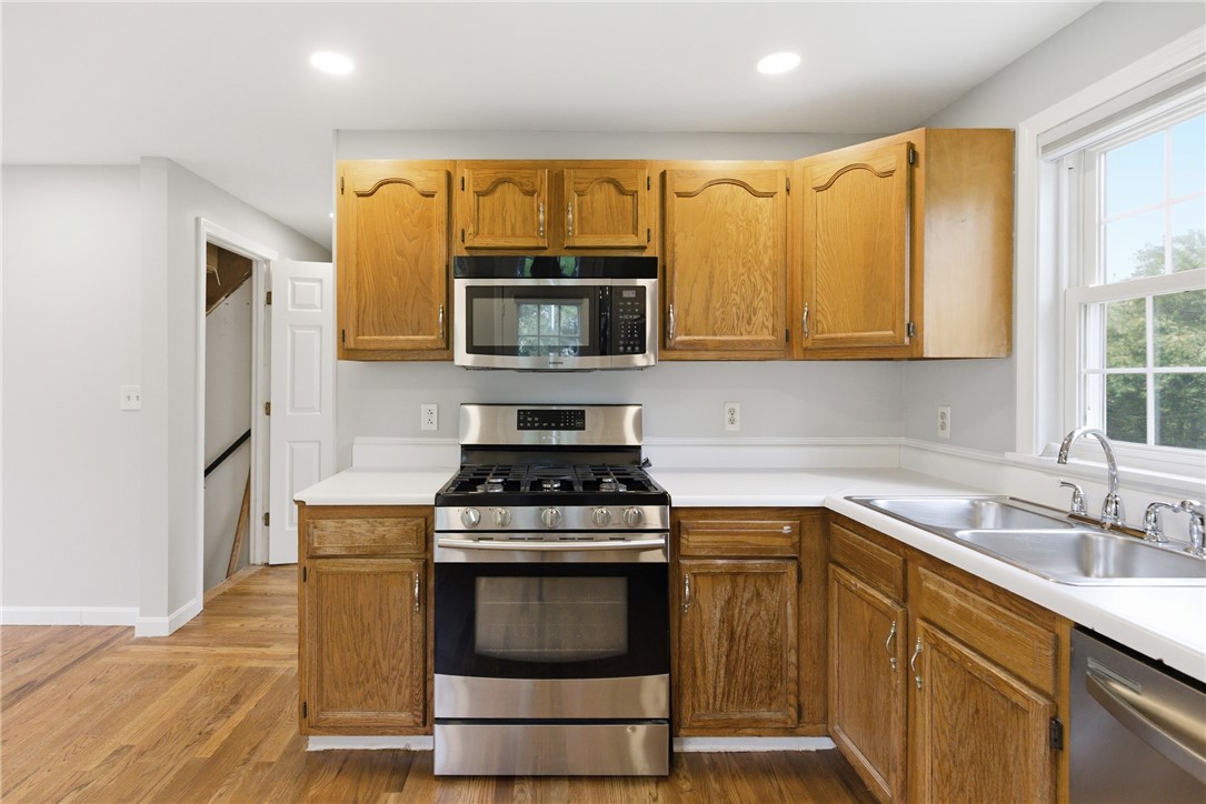 49 Harvest Road Middletown, RI 02842 - Photo 10 of 49