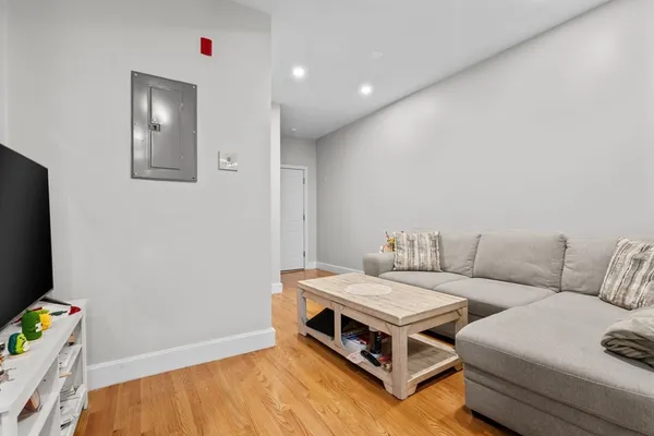 $2,400 | 754 Huntington Avenue, Unit 6, Boston, MA 02115