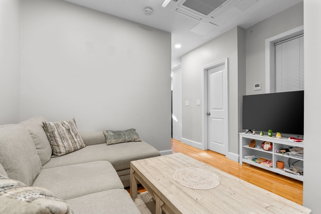 754 Huntington Avenue, Unit 6 Boston, MA 02115 - Photo 3 of 10