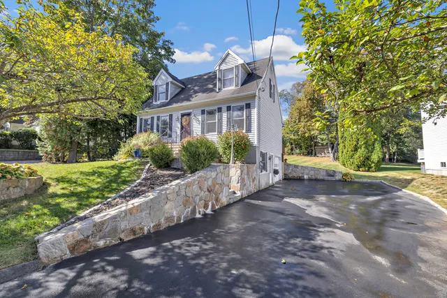 $500,000 | 10 Beardsley Street, Shelton, CT 06484