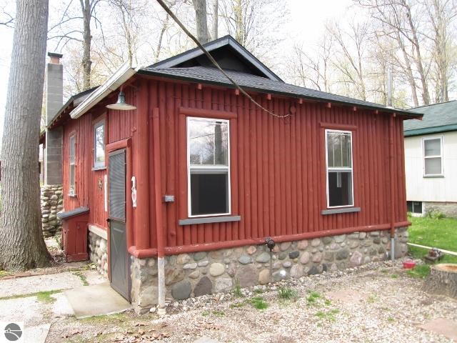 2282 Wildwood Road Lupton, MI 48635 - Photo 3 of 13 1785008-2.JPG