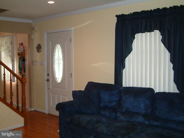 2568 Secane Road Secane, PA 19018 - Photo 7 of 17 Living Room