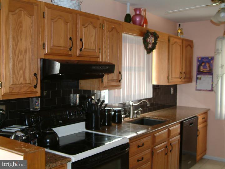 2568 Secane Road Secane, PA 19018 - Photo 9 of 17 Kitchen