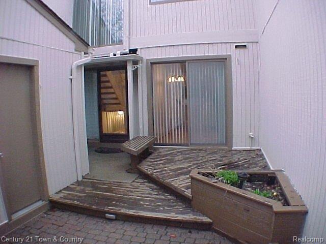 23139 Farmimgton Living Rm