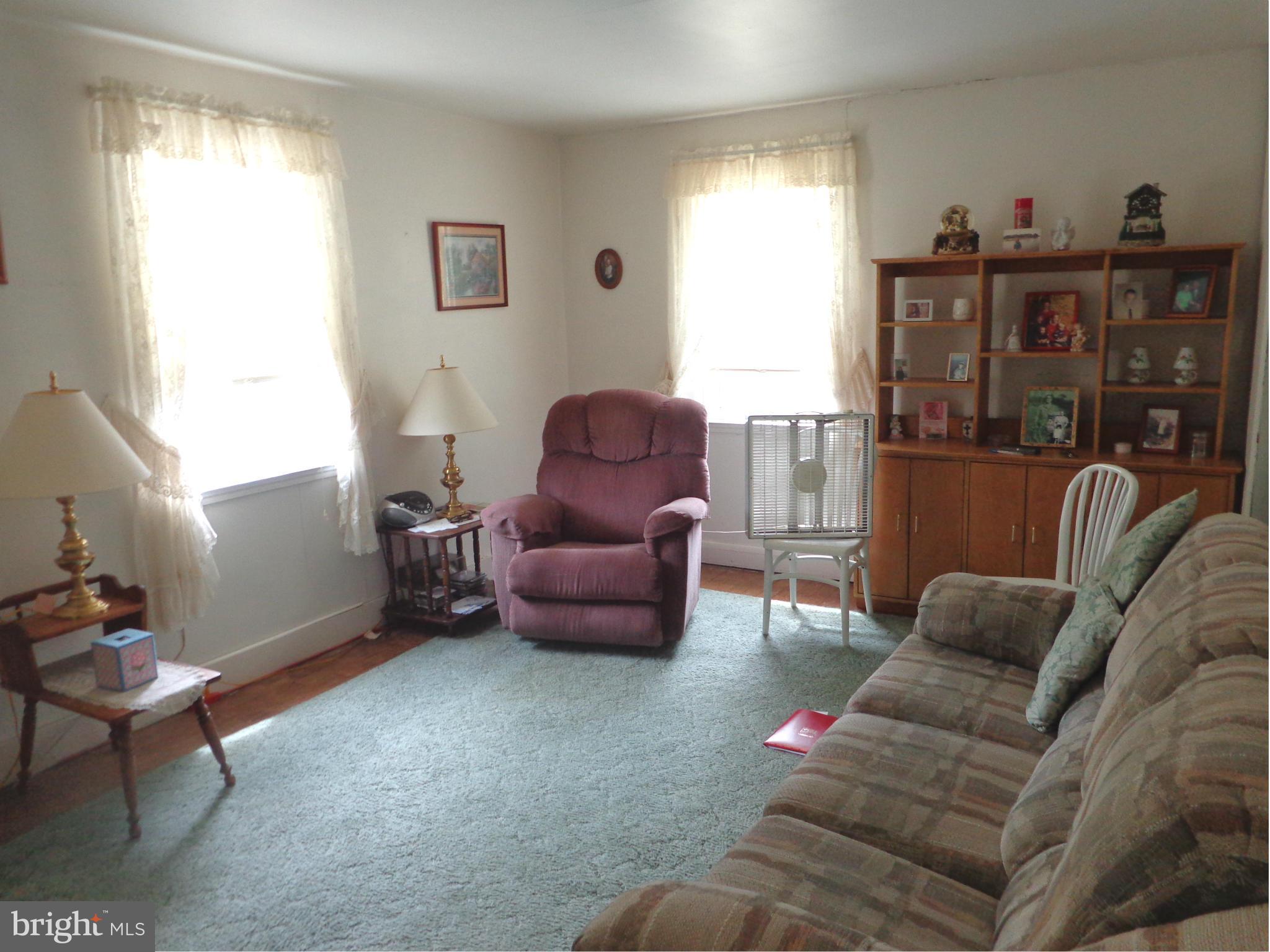 5113 Brookwood Road Baltimore, MD 21225 - Photo 2 of 23 Living Room
