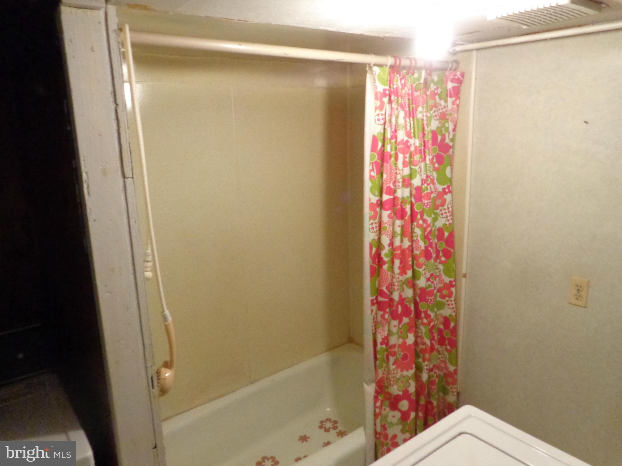 5113 Brookwood Road Baltimore, MD 21225 - Photo 14 of 23 Bath