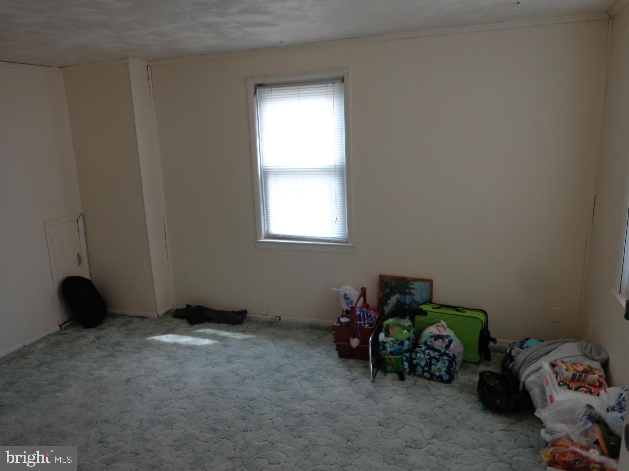 5113 Brookwood Road Baltimore, MD 21225 - Photo 7 of 23 Living Room