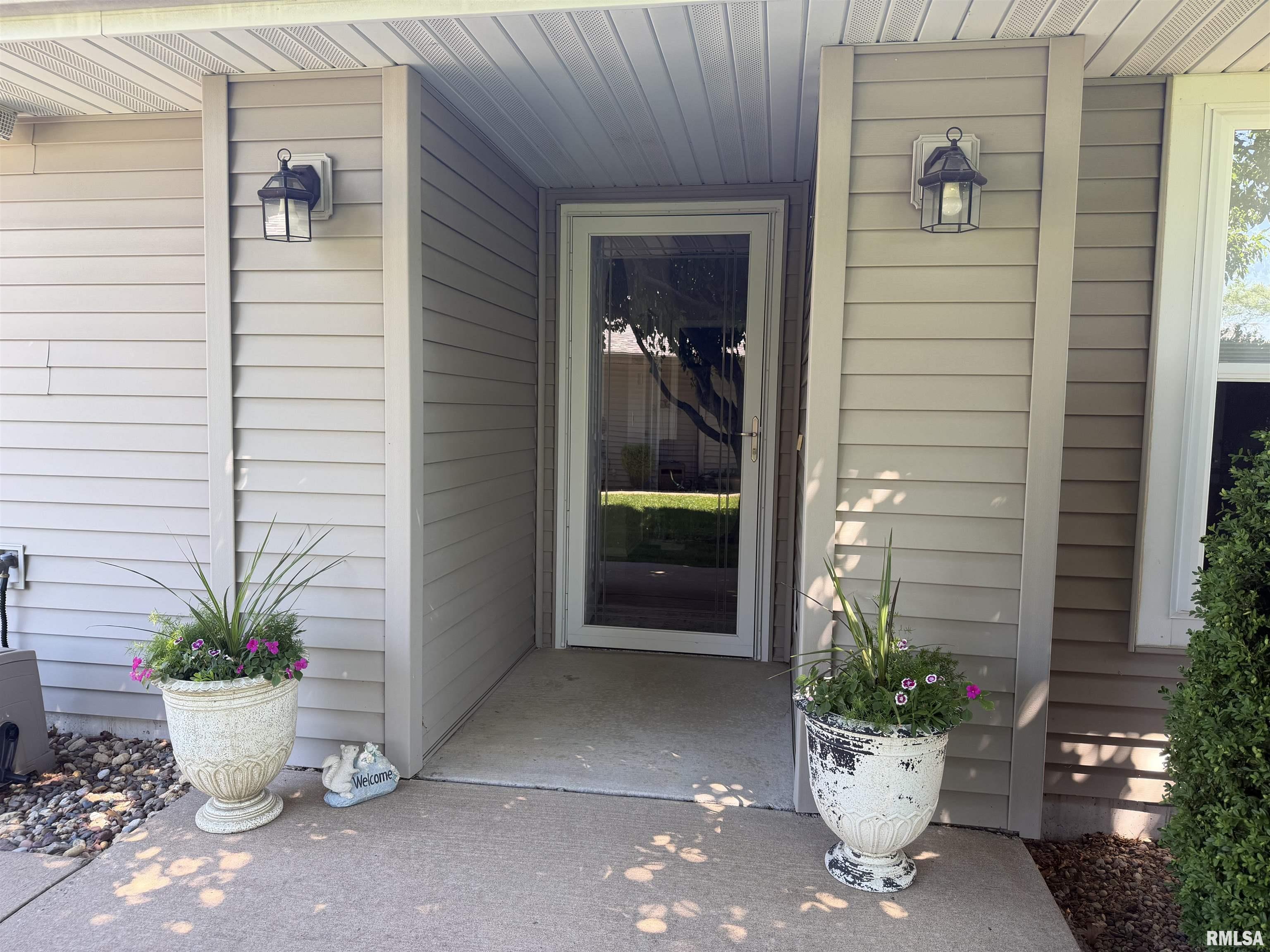 1064 Willow Road Macomb, IL 61455 - Photo 3 of 35