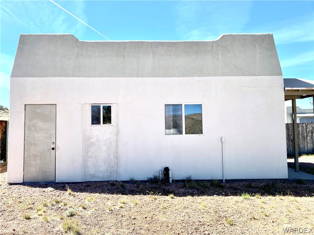 9095 Elliott Ridge Road Kingman, AZ 86401 - Photo 3 of 54 a view of a wooden house