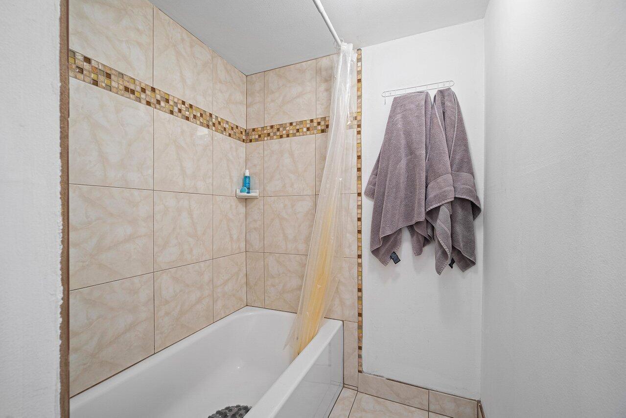 600 Southwest 2nd Street, Unit 2390 Boca Raton, FL 33486 - Photo 15 of 18 a bathroom with a shower