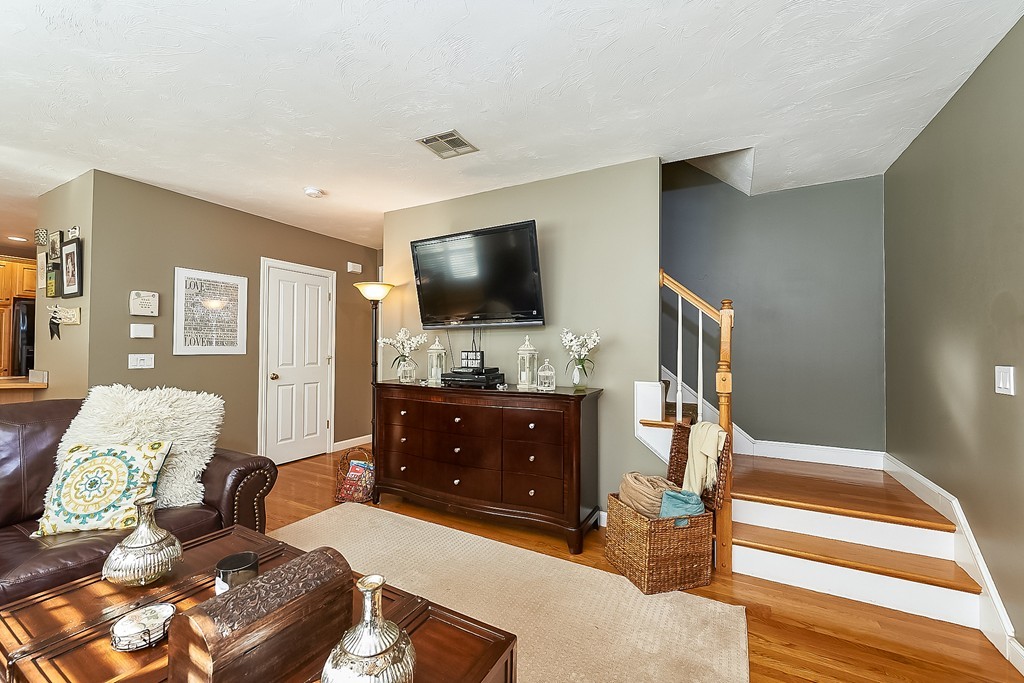 175 Samuel Drive Northbridge, MA 01588 - Photo 6 of 29 Gallery Image 6