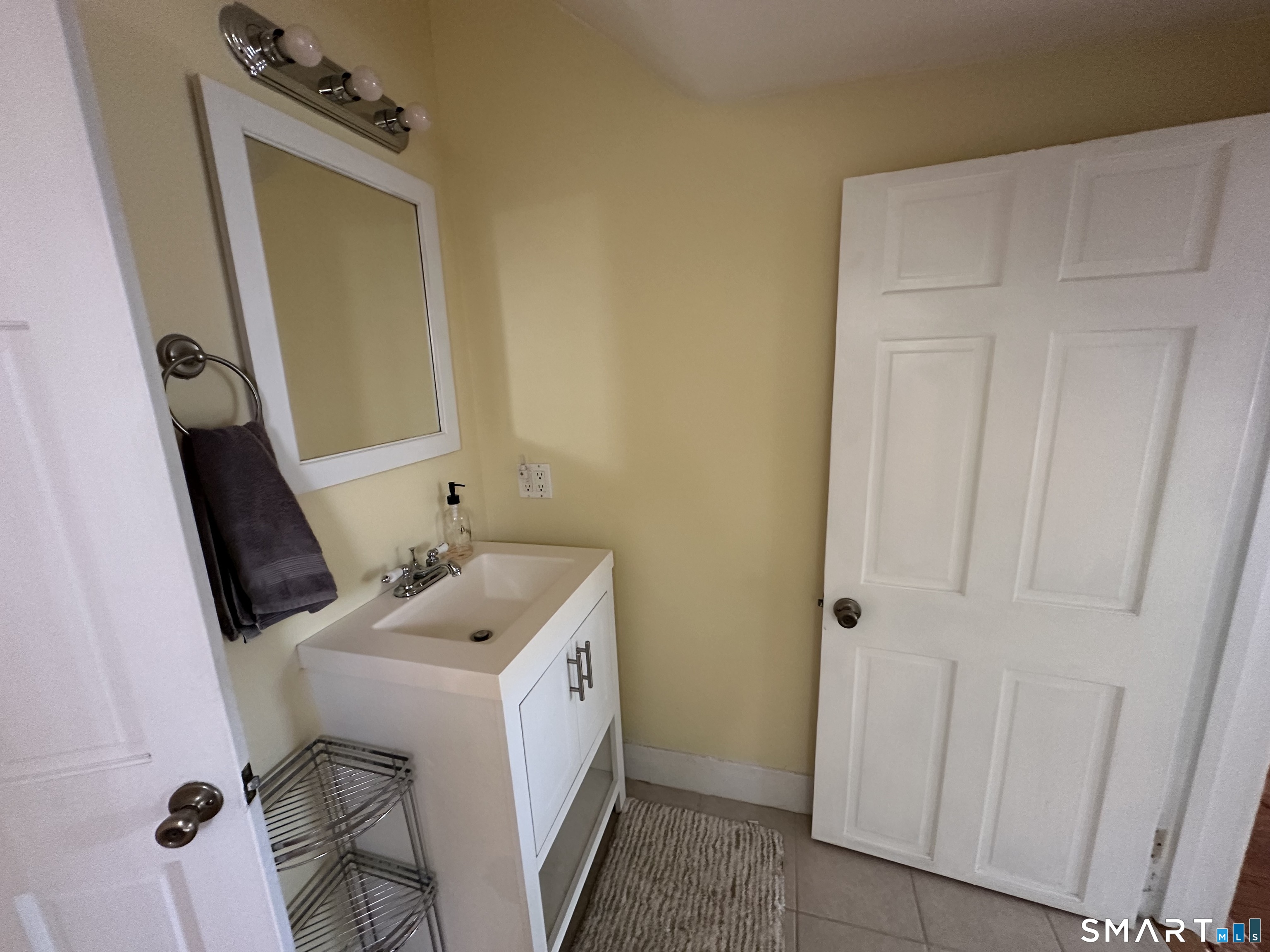 22 North Main Street, Unit 2 East Hampton, CT 06424 - Photo 14 of 17