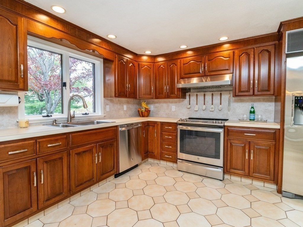 7 Rivers Lane Stoneham, MA 02180 - Photo 15 of 40