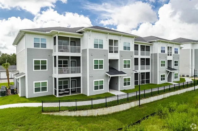 $1,977 | 5291 Post Oak Boulevard, Wesley Chapel, FL 33544