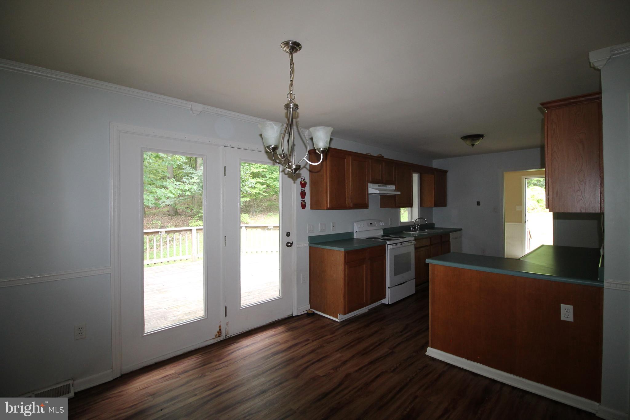 530 Packing House Road Hanover, PA 17331 - Photo 13 of 35 DR open to Kitchen