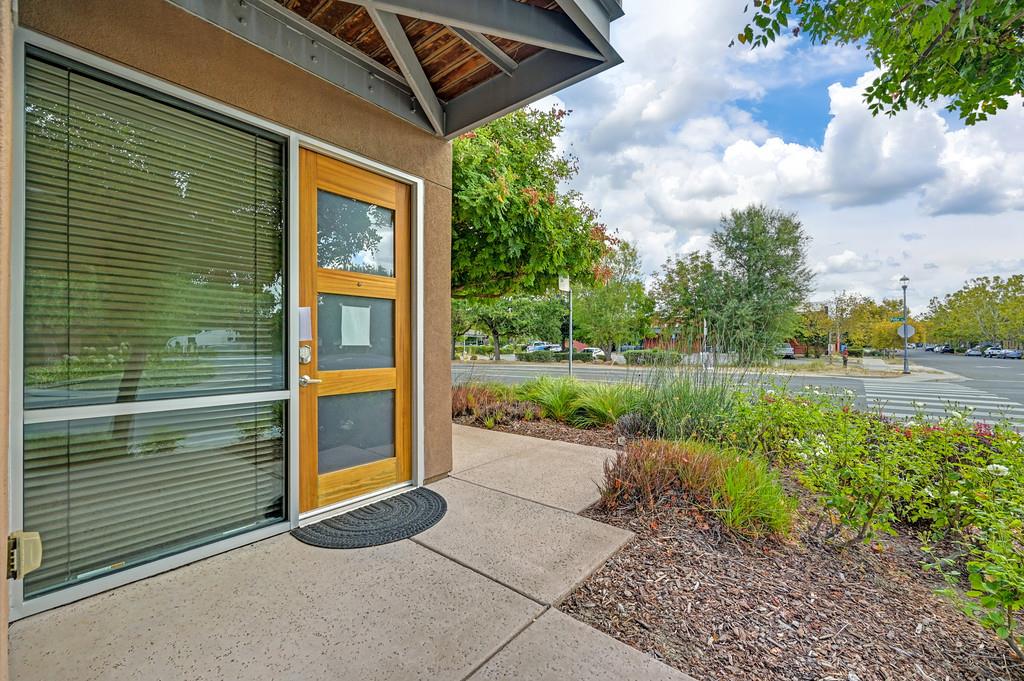 2779 Del Rio Place, Unit A Davis, CA 95618 - Photo 4 of 53 Gallery Image 4
