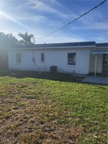 a view of a backyard of the house