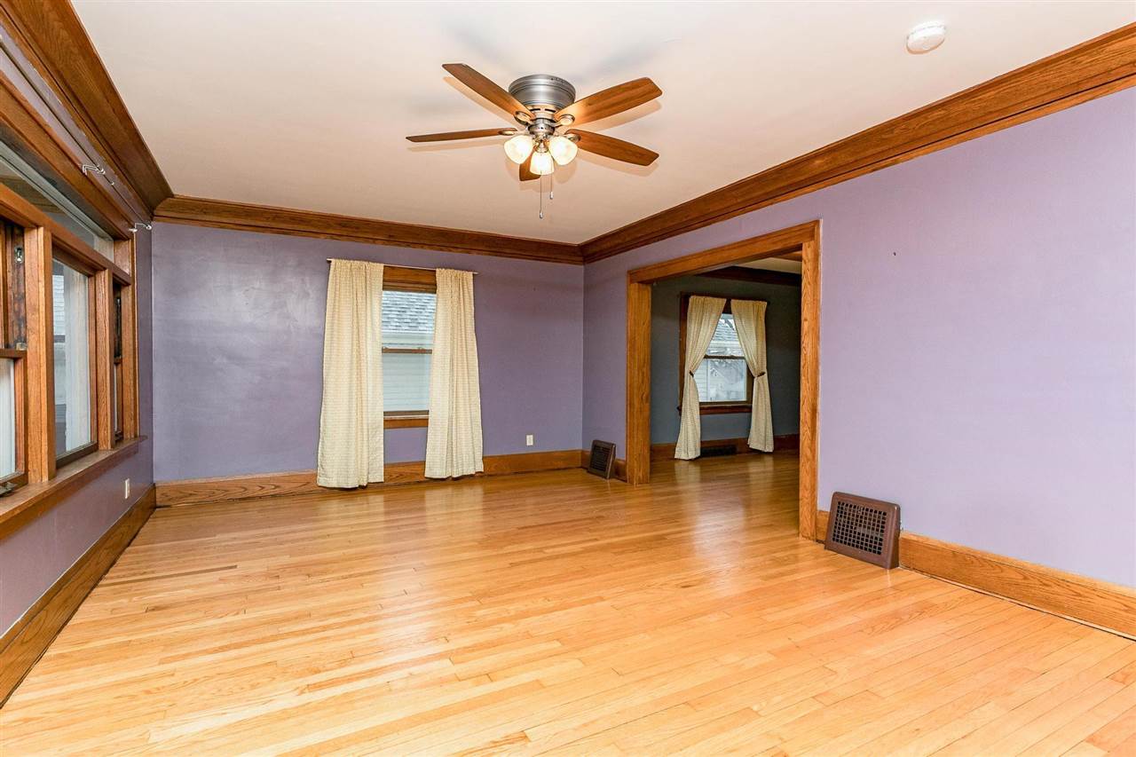 935 Oakland Road Northeast Cedar Rapids, IA 52402 - Photo 6 of 29 Gallery Image 6
