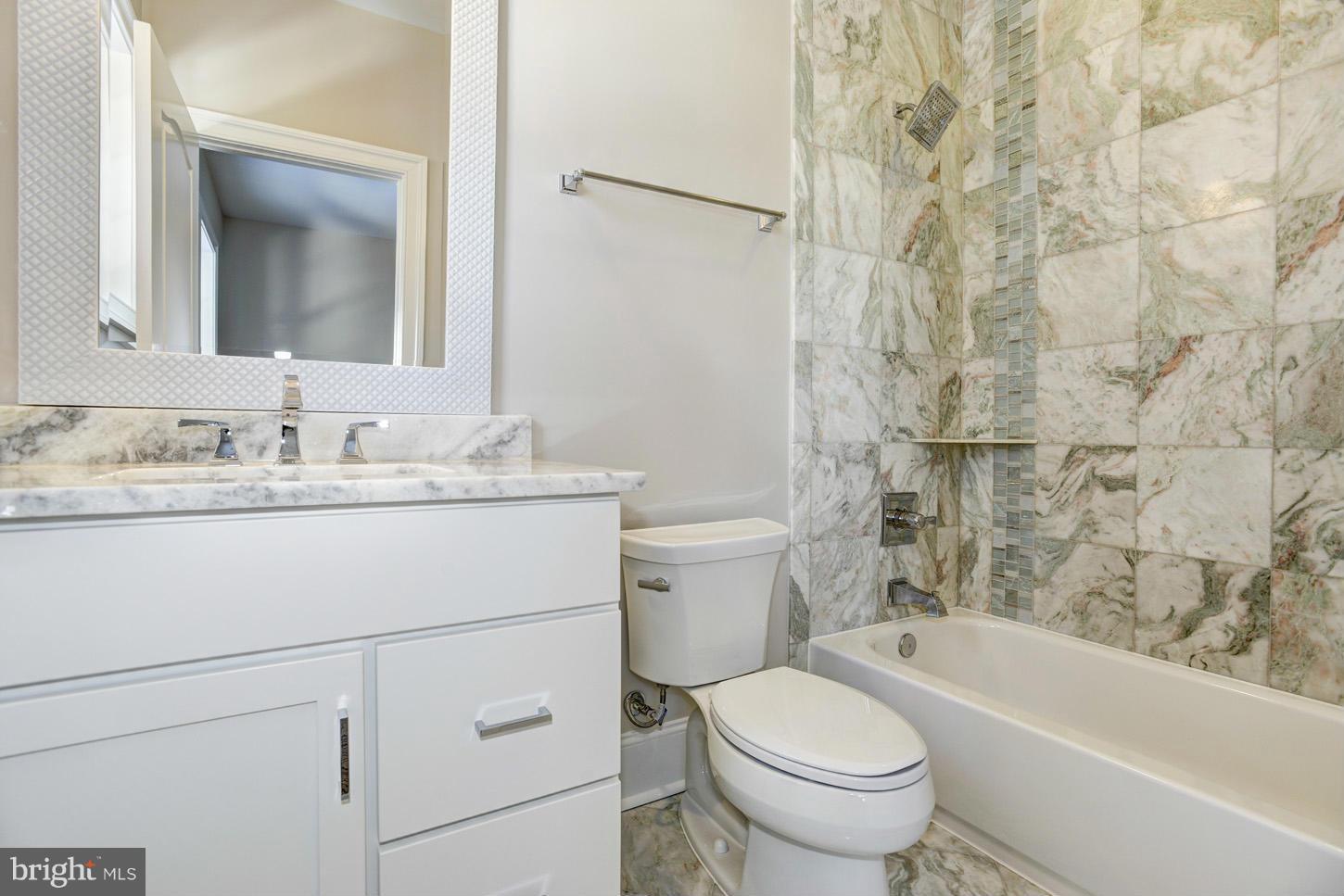 2108 Rockingham Street McLean, VA 22101 - Photo 22 of 30 Bath