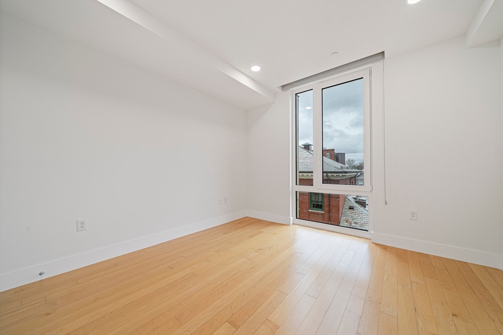 7 Beech Street, Unit 319 Cambridge, MA 02140 - Photo 12 of 27 wooden floor in a room