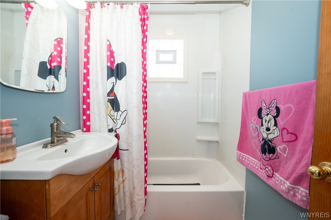 825 Brighton Road Tonawanda, NY 14150 - Photo 21 of 50 !st floor bath