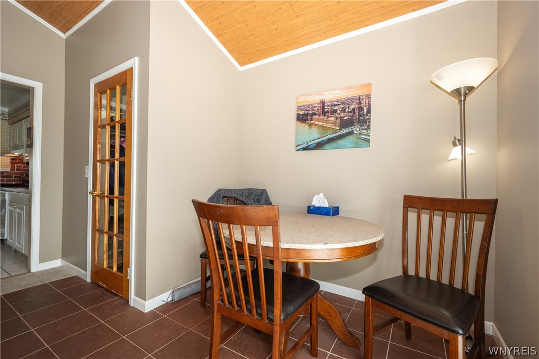 825 Brighton Road Tonawanda, NY 14150 - Photo 9 of 50 Kitchen eat in area