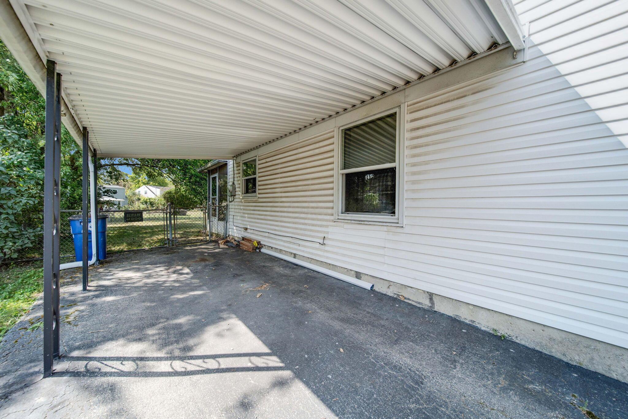 4791 Annhurst Road Columbus, OH 43228 - Photo 25 of 33 Carport