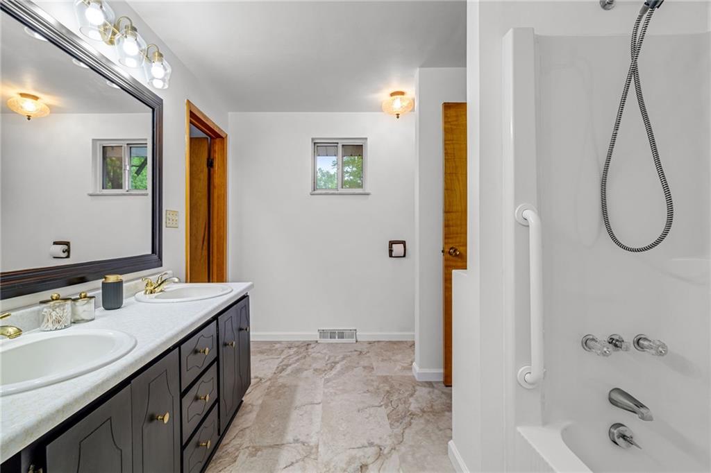 2052 Hulton Road Verona, PA 15147 - Photo 17 of 47