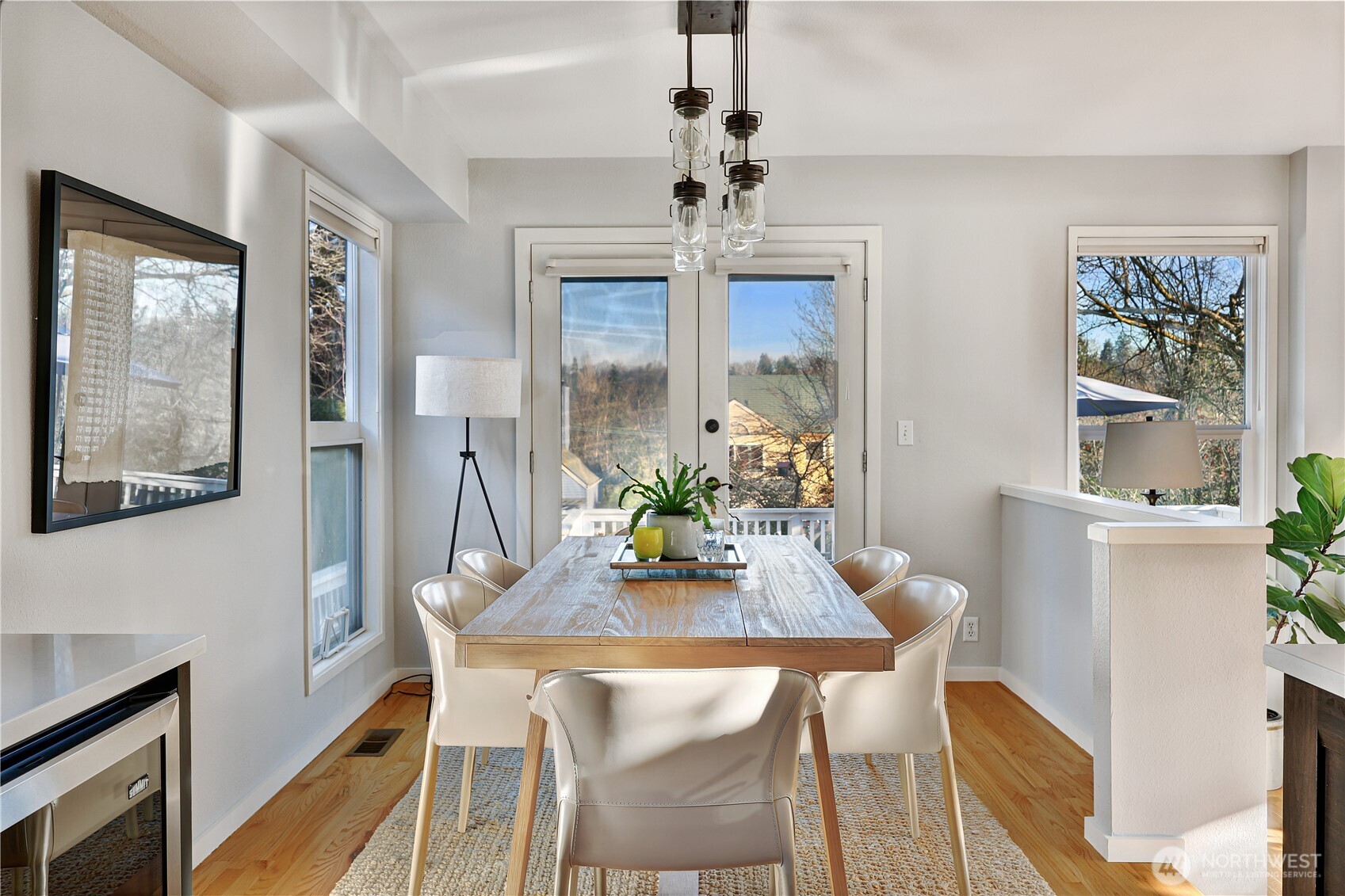 2610 East Helen Street Seattle, WA 98112 - Photo 11 of 31