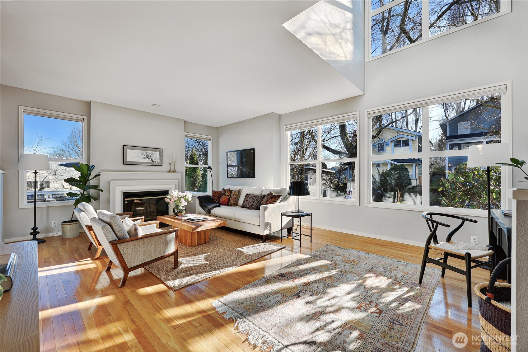 2610 East Helen Street Seattle, WA 98112 - Photo 2 of 31