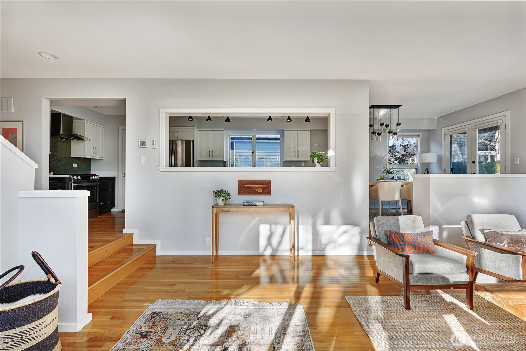 2610 East Helen Street Seattle, WA 98112 - Photo 6 of 31