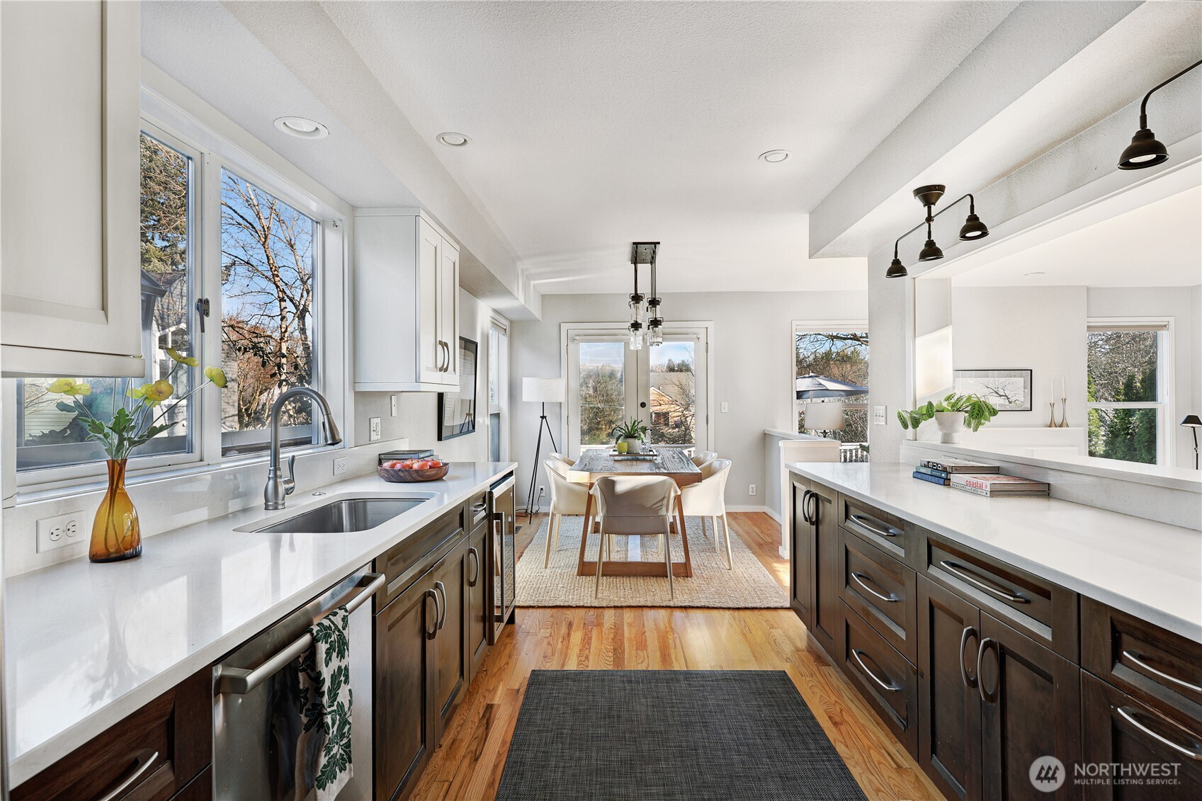 2610 East Helen Street Seattle, WA 98112 - Photo 9 of 31