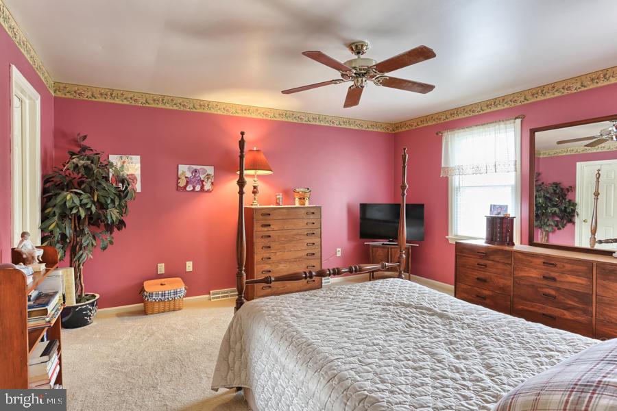 303 Coventry Lane Lititz, PA 17543 - Photo 18 of 34