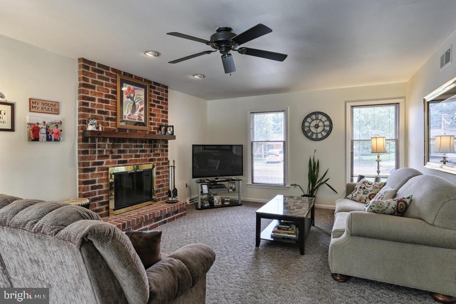 303 Coventry Lane Lititz, PA 17543 - Photo 4 of 34