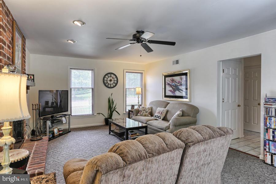 303 Coventry Lane Lititz, PA 17543 - Photo 6 of 34