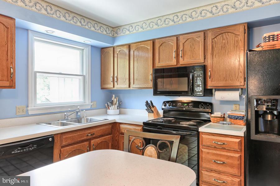 303 Coventry Lane Lititz, PA 17543 - Photo 9 of 34