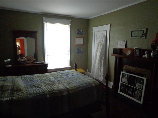 109 Riverside Drive Columbia, TN 38401 - Photo 11 of 20 The second bedroom, also generously sized.