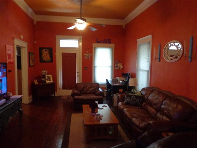 109 Riverside Drive Columbia, TN 38401 - Photo 7 of 20 The transom window over the entry door is charming and adds even more light to the room.