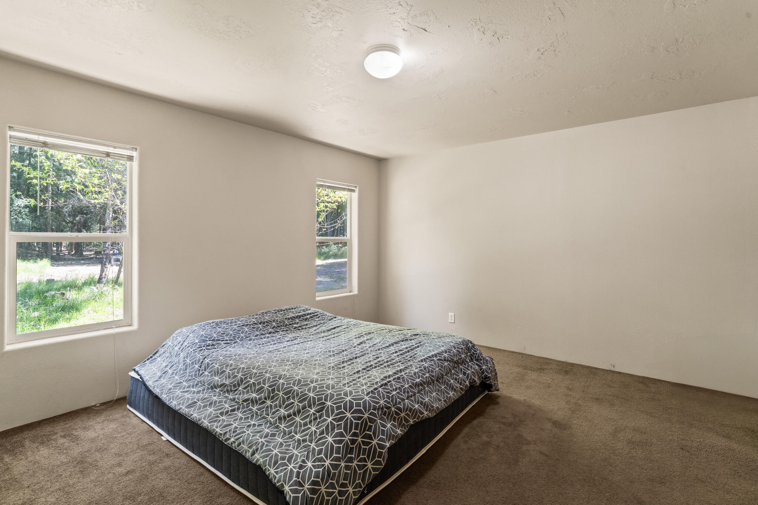 543 Pinewood Way Cave Junction, OR 97523 - Photo 13 of 27 543 pinewood way - 18