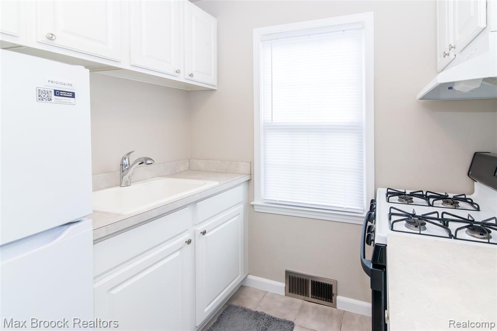 2038 Moorhouse Street Ferndale, MI 48220 - Photo 8 of 24