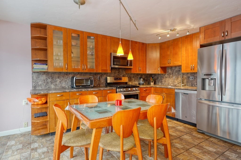 135 Mountain Gate Road, Unit 135 Ashland, MA 01721 - Photo 5 of 33
