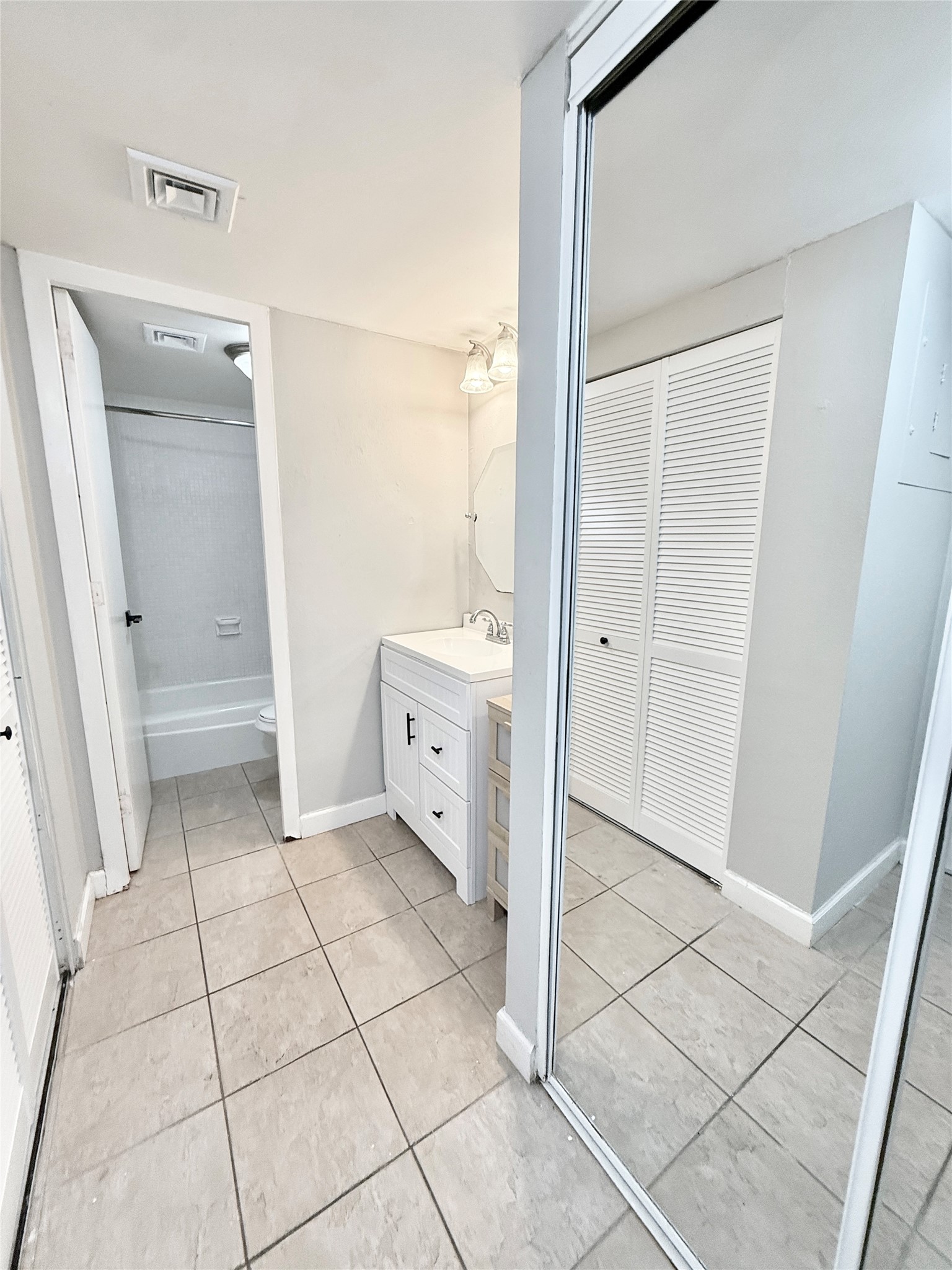 2016 Main Street, Unit 2204 Houston, TX 77002 - Photo 8 of 24 Closets bathroom vanity