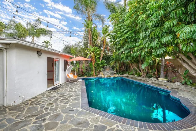 a view of a small yard with a house