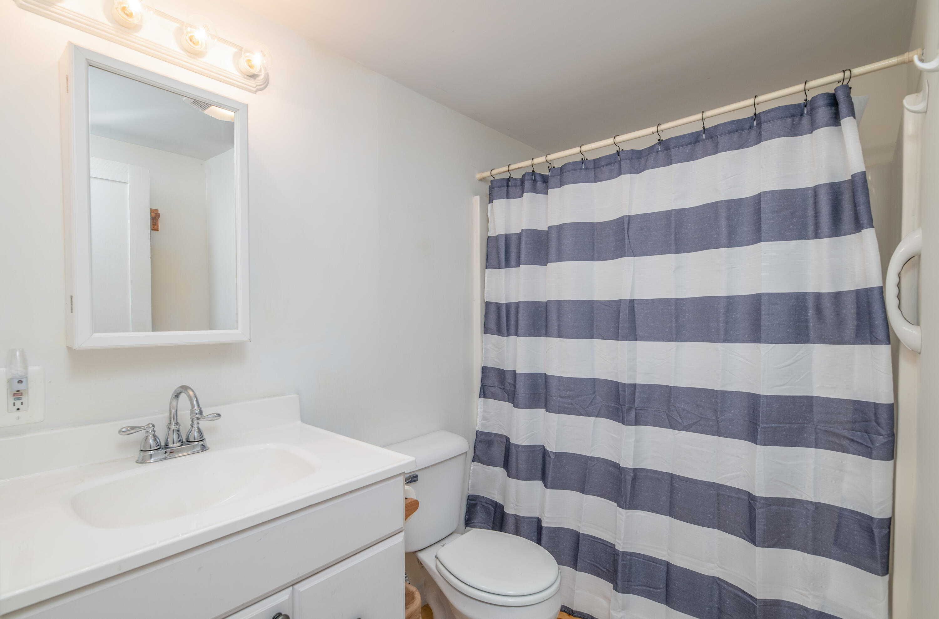 3 Kents Hill Road Wayne, ME 04284 - Photo 13 of 19 Interior18 (1)